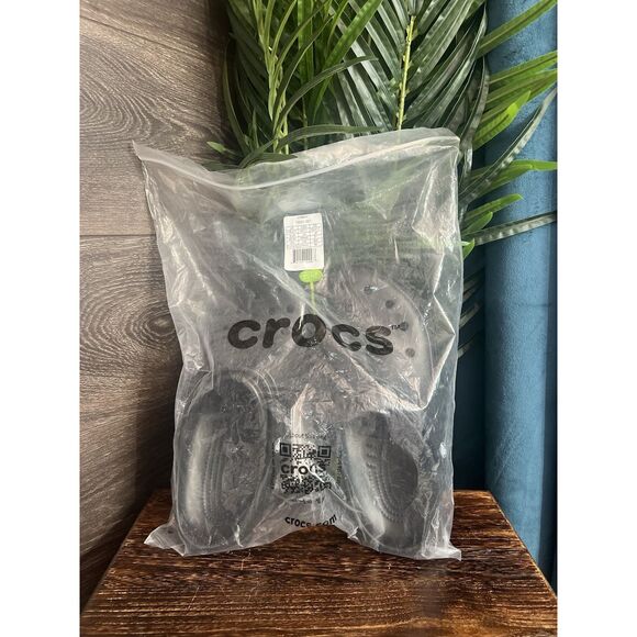 Crocs Classic Clogs 10001-001 in Black. Unisex Men Size 9, Women Size 11. NWT! - Picture 11 of 12